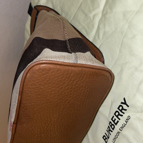 Authentic Burberry London grained nova check crossbody mini messenger purse - Picture 7 of 16